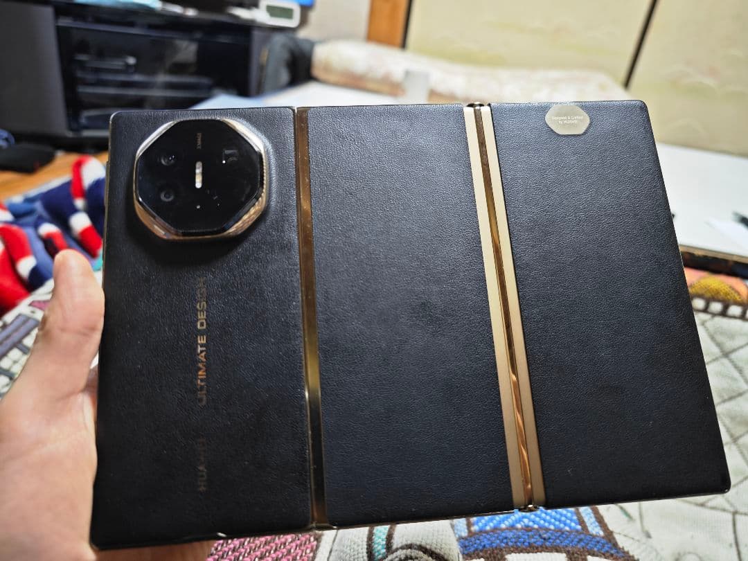 スマートフォン本体 huawei mate xt ultimate design