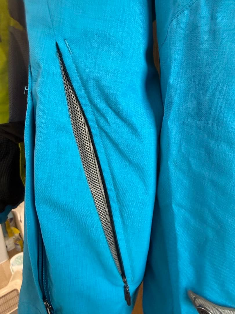 ゴールドウィン スノボウェア 上下セット 男性 Mサイズ