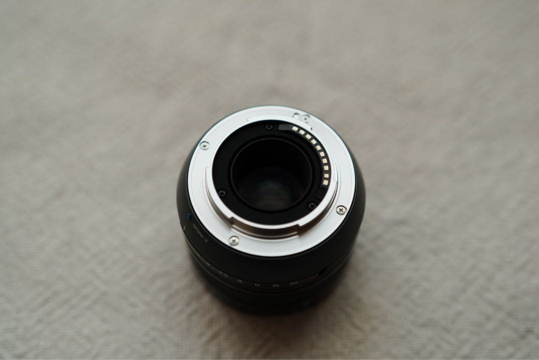 ZEISS Touit 32mm f/1.8 レンズ