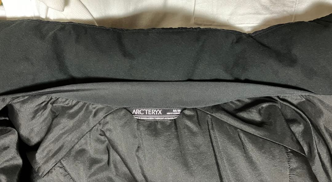 【美品】ARC’TERYX アトムヘビーウェイトジャケット ブラック Mサイズ
