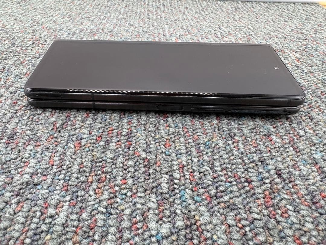 Galaxy Z Fold2 5G　256GB　スマホ　Android　970