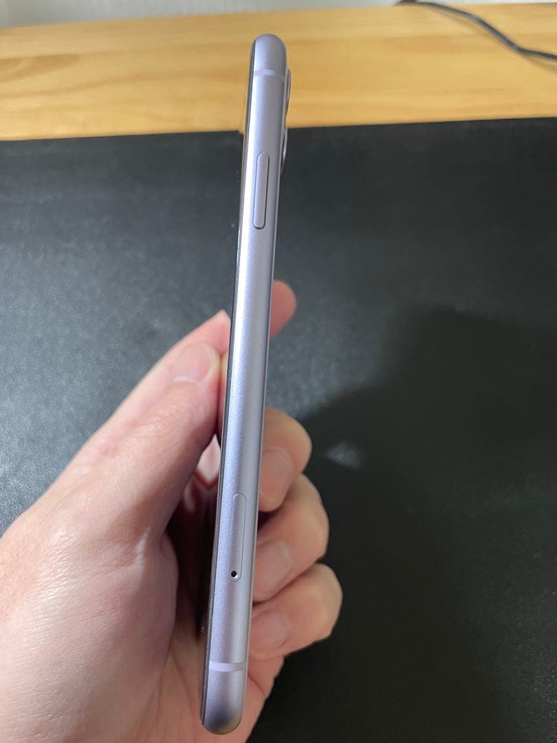 レラ‼️美品 iPhone 11 本体 パープル64GB SIMフリー