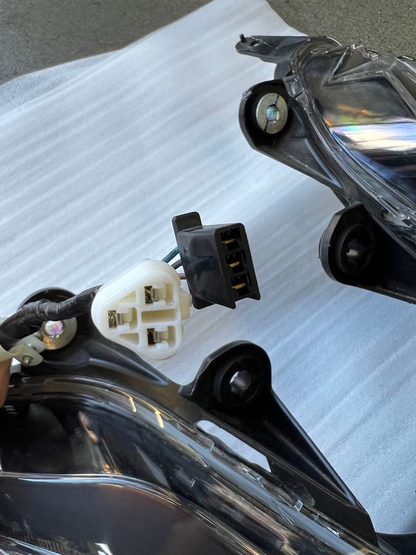 トリシティ　ヘッドライト SG37J ジャンク