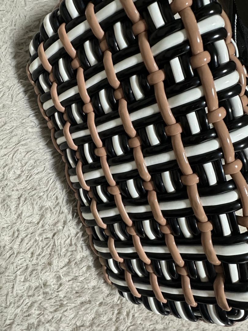 BALENCIAGA かごバッグ ブラック・ホワイト・ベージュ　ビストロXS