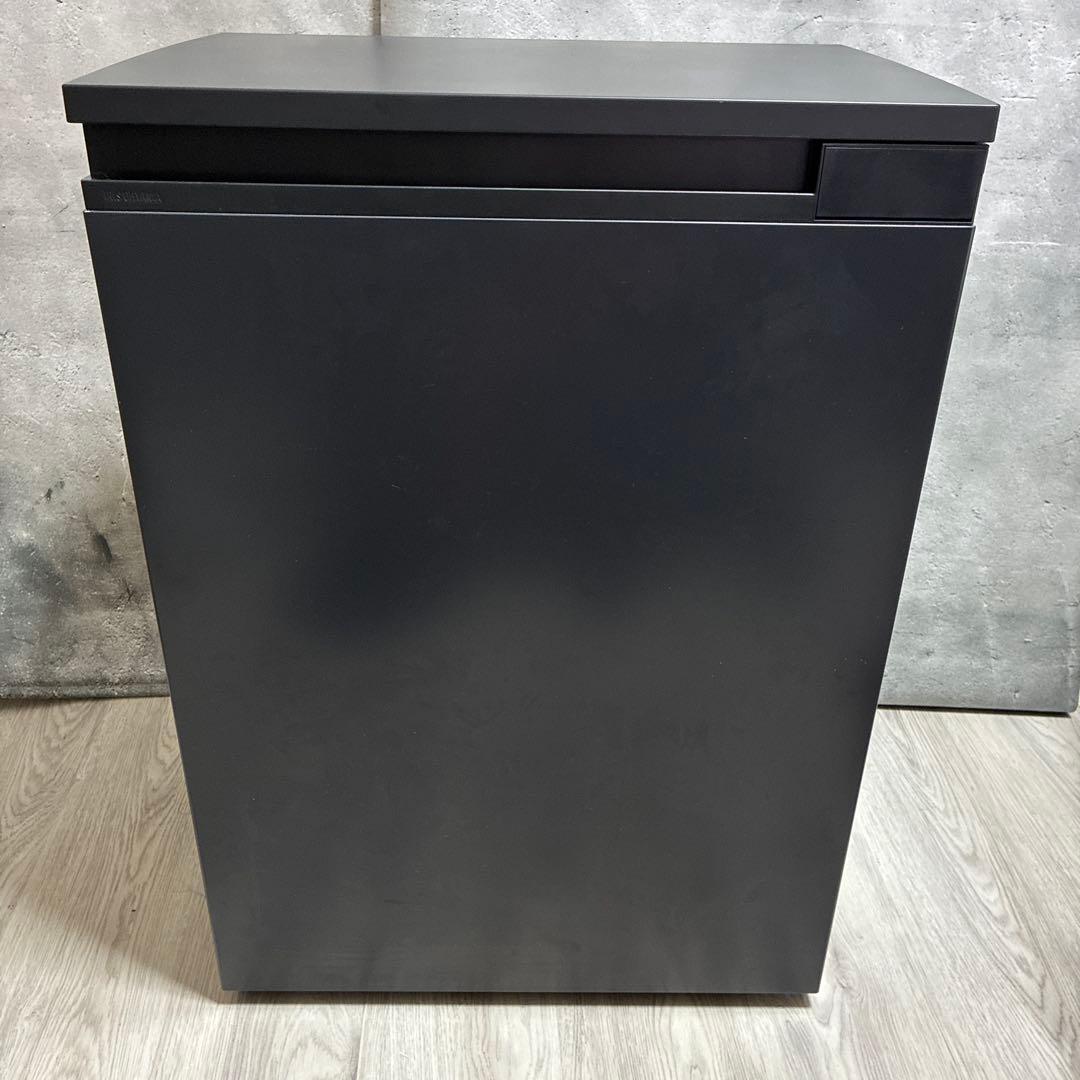 IRIS OHYAMA 黒冷蔵庫2024年 IUSN-7A-B