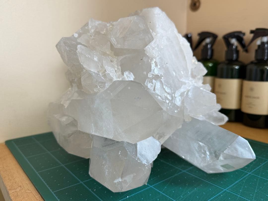 tomokazuです 水晶　クラスター　5188g