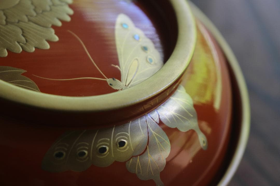 時代逸品！時代金縁朱漆に極上牡丹蝶螺鈿蒔絵の映えるお椀2点（検輪島塗蒔絵椀雑煮椀