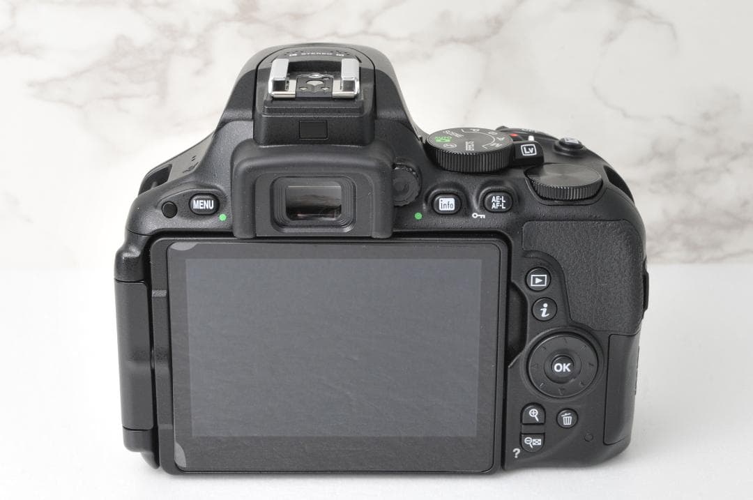 美品❣️Nikon D5500⭐️Wi-Fi スマホ転送 一眼レフカメラ ニコン
