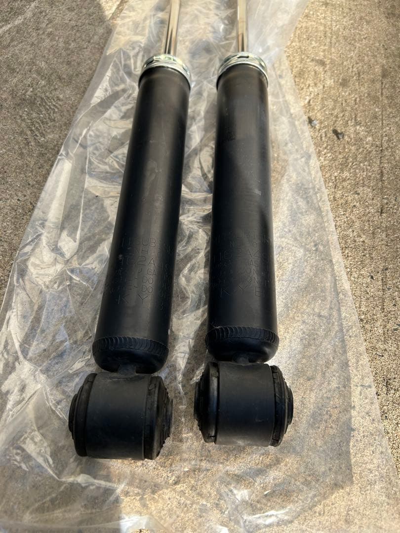 アルフ様用　後期デリカd5 2019.2〜 純正前後ショックアブソーバー 4本