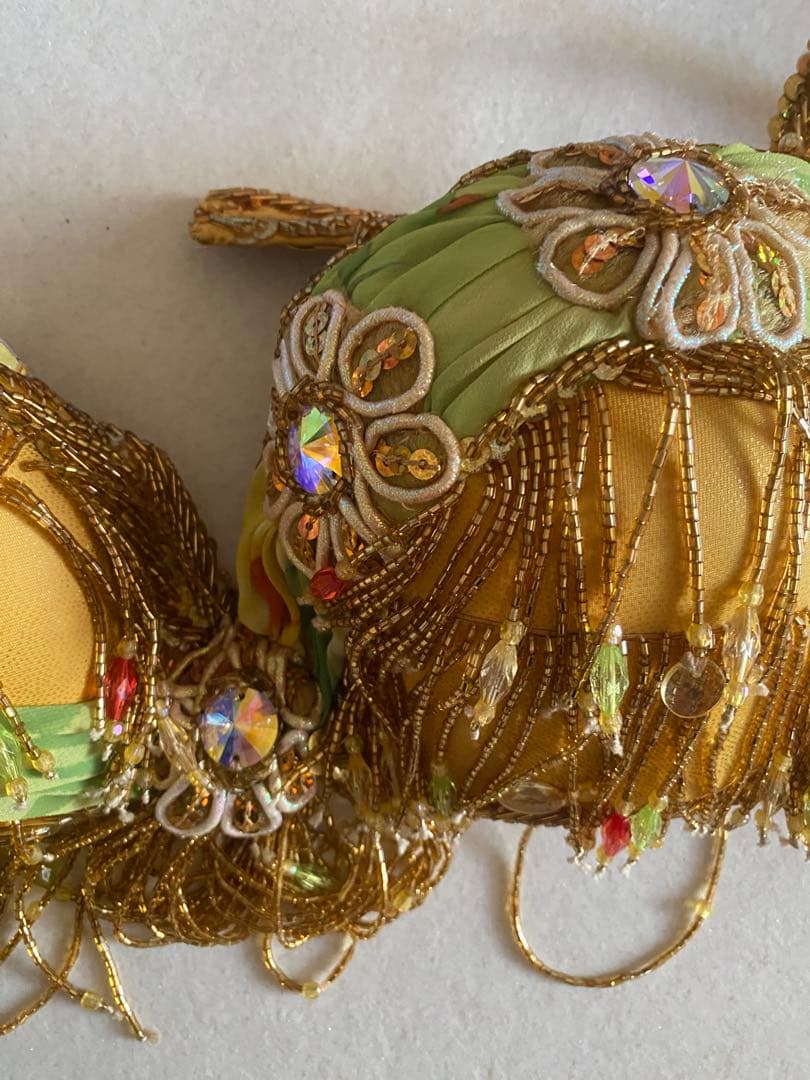 ベリーダンス衣装 ベラ（Bella） ゴールド×黄緑花柄