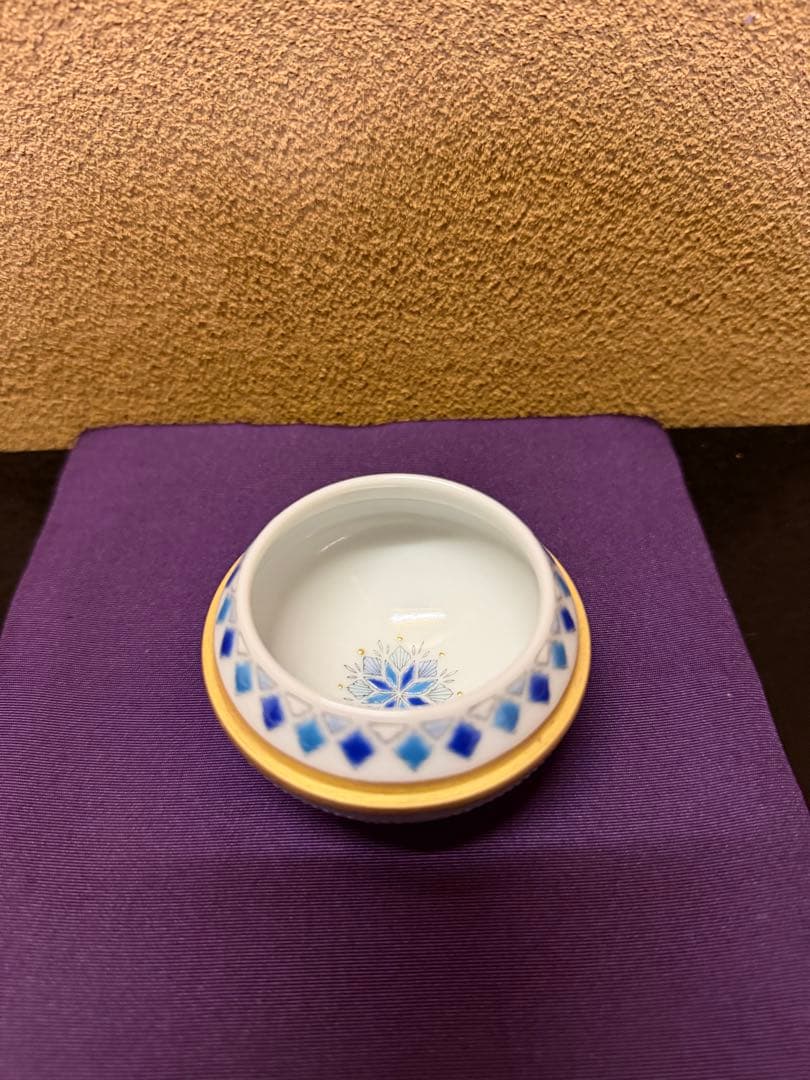 九谷焼　早助千晴　つばめ　蓋物　共箱