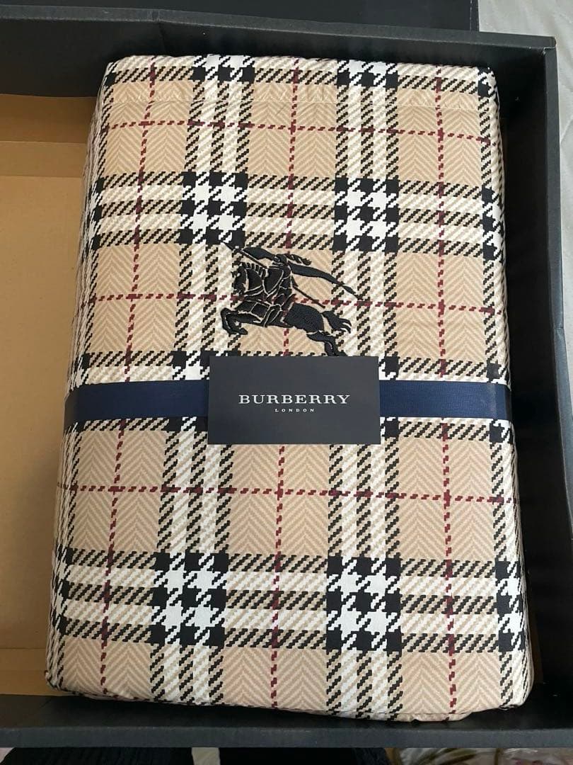 BURBERRY チェック柄羽毛掛け布団 150×210