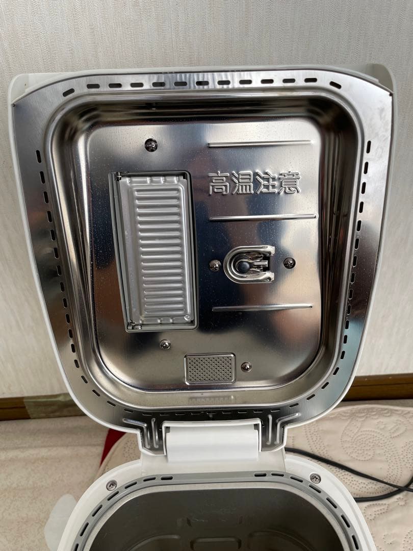 22年製　パナソニック ホームベーカリー SD-BMT2000-W