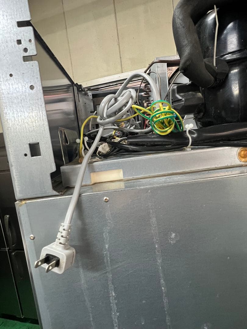 2022年ホシザキ縦型冷凍庫 625x650x1910