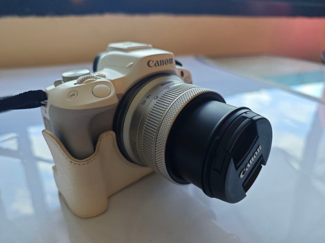 【ほぼ新品】Canon EOS R50ホワイトレンズキット高級ケース付