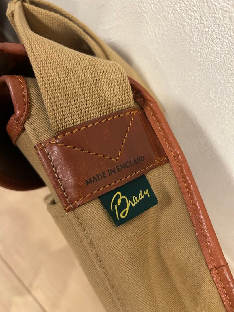 BRADYブレディー Stour ショルダーバッグベージュ　英国製