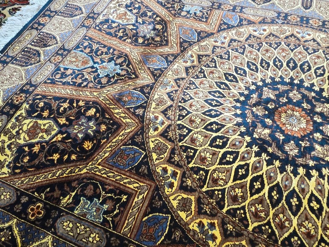 ペルシャ絨毯クム産綺麗なダークグリーンとゴルド色100%手織りシルク120×80