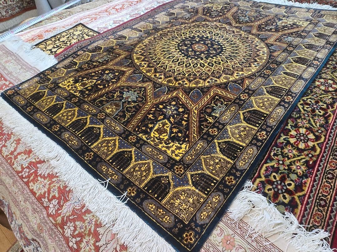 ペルシャ絨毯クム産綺麗なダークグリーンとゴルド色100%手織りシルク120×80