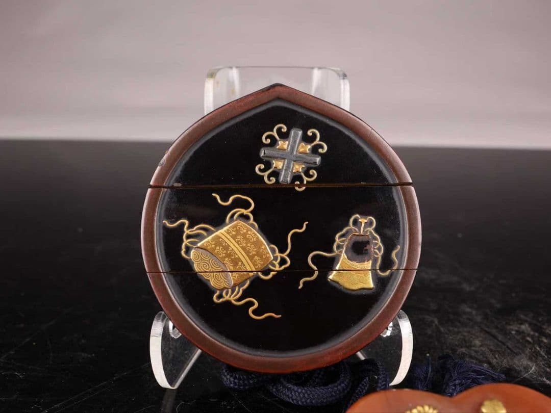 A91 【印籠】 時代漆芸 金彩蒔絵 龍紋 内梨地 丸根付 傷有