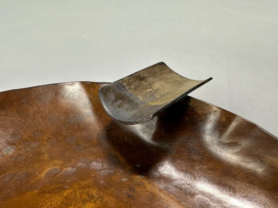 銅製　葉っぱ形灰皿　在銘　供箱