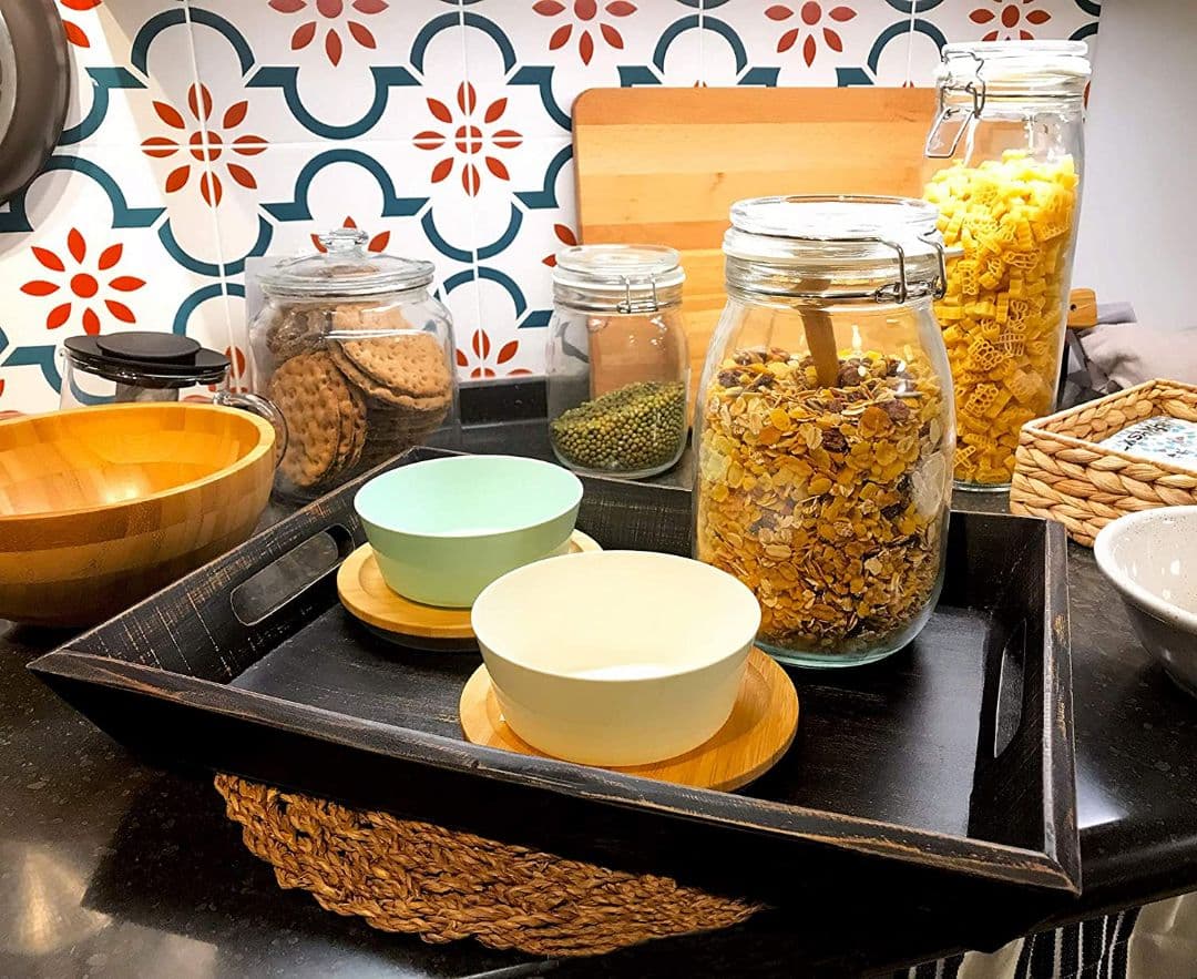 実用的な多机能テーブル、十分なスペースがあるコーヒーテーブル。3軒