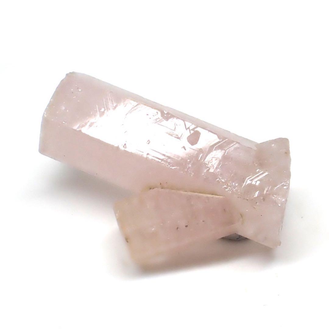 【アフガニスタン産】ピンクアパタイト(イエロー蛍光)