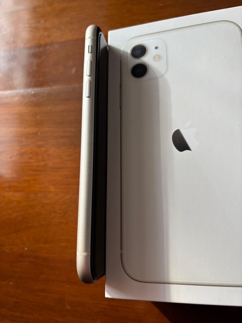 Apple iPhone 11 ホワイト128GB本体と付属品