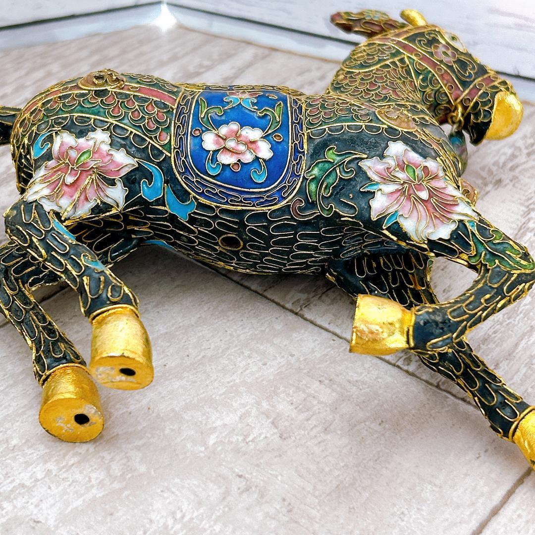 七宝焼　馬の置物　台付き　時代物　中国　繊細　首元装飾