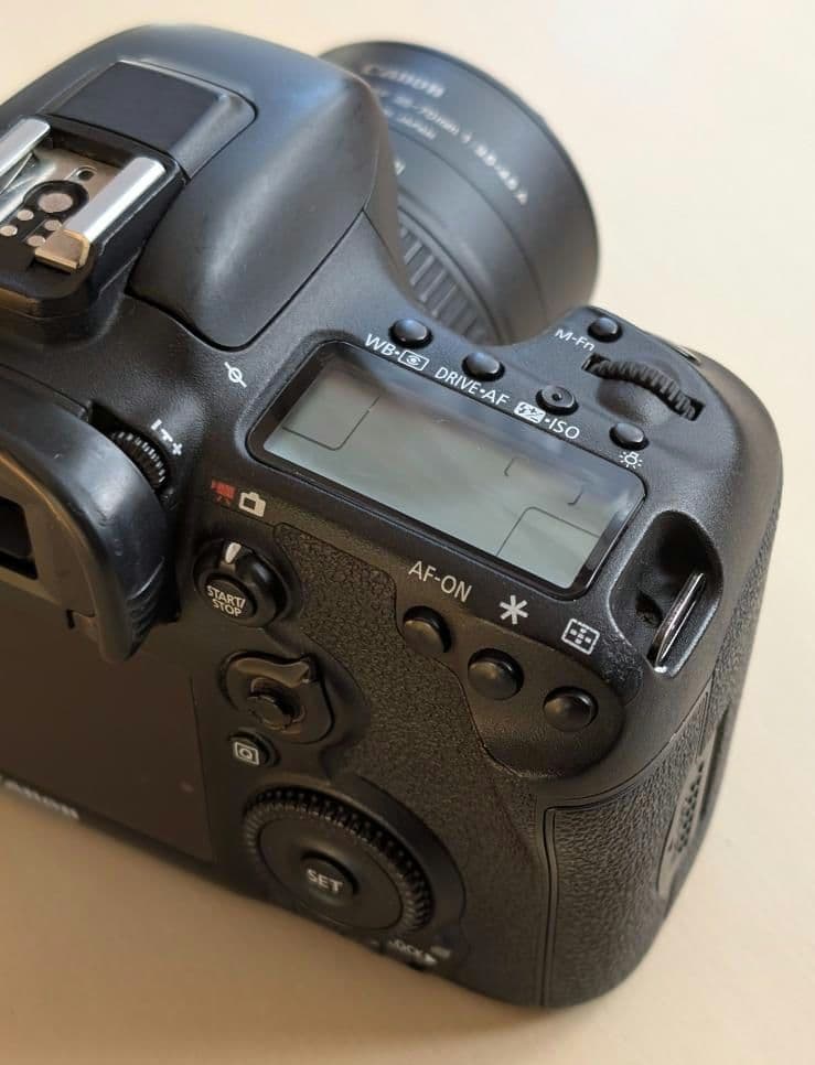 Canon EOS 7D Mark II とレンズ(35-70)