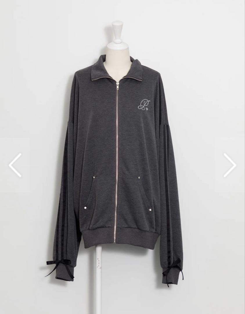 pium ジップスウェット