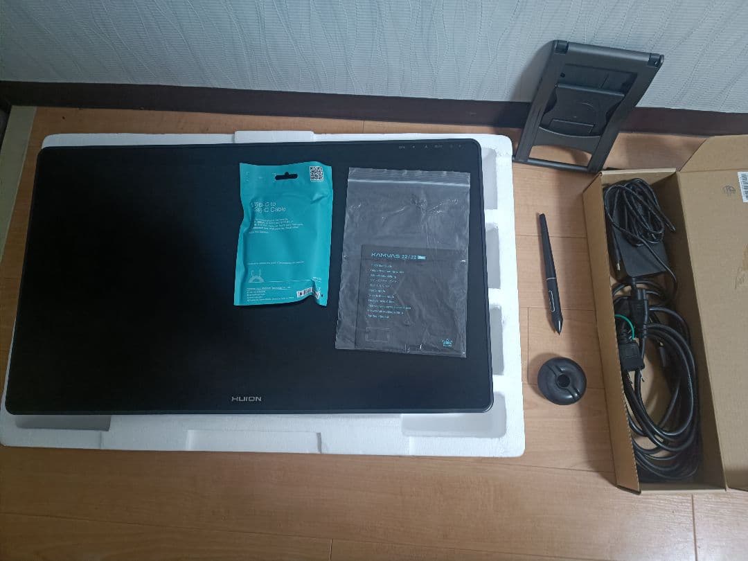 HUION KAMVAS 22 Plus 液タブ