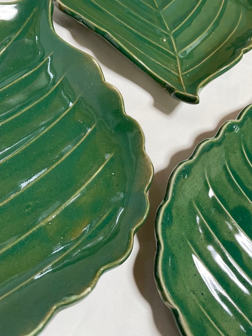 葉っぱ型　大皿（約30.5cm）　緑色　陶器皿　8枚セット