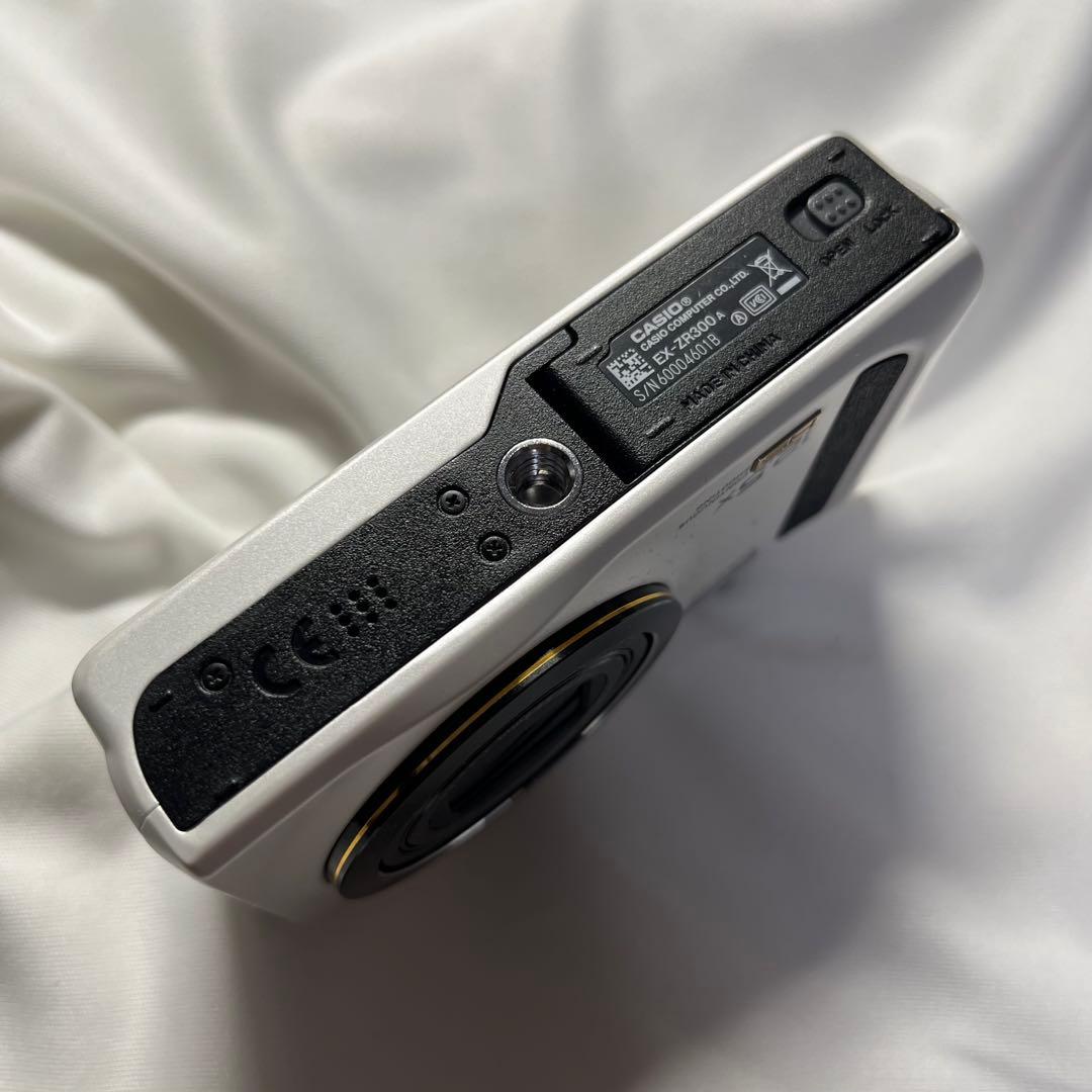 CASIO コンパクトデジタルカメラEXILIM EX-ZR300【美品】