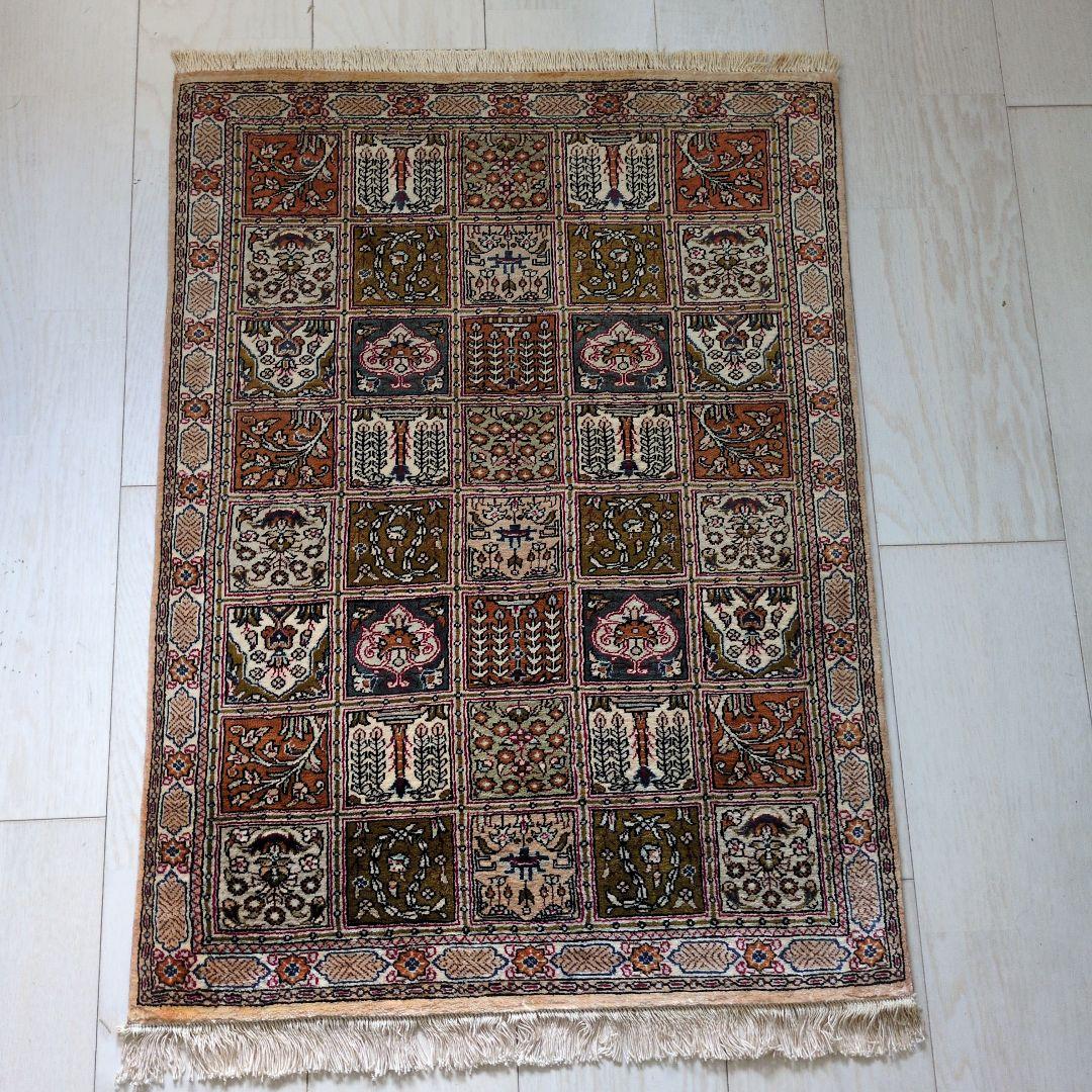 太郎　ペルシャ絨毯　花柄と幾何学模様のラグ　ラグ　玄関マット