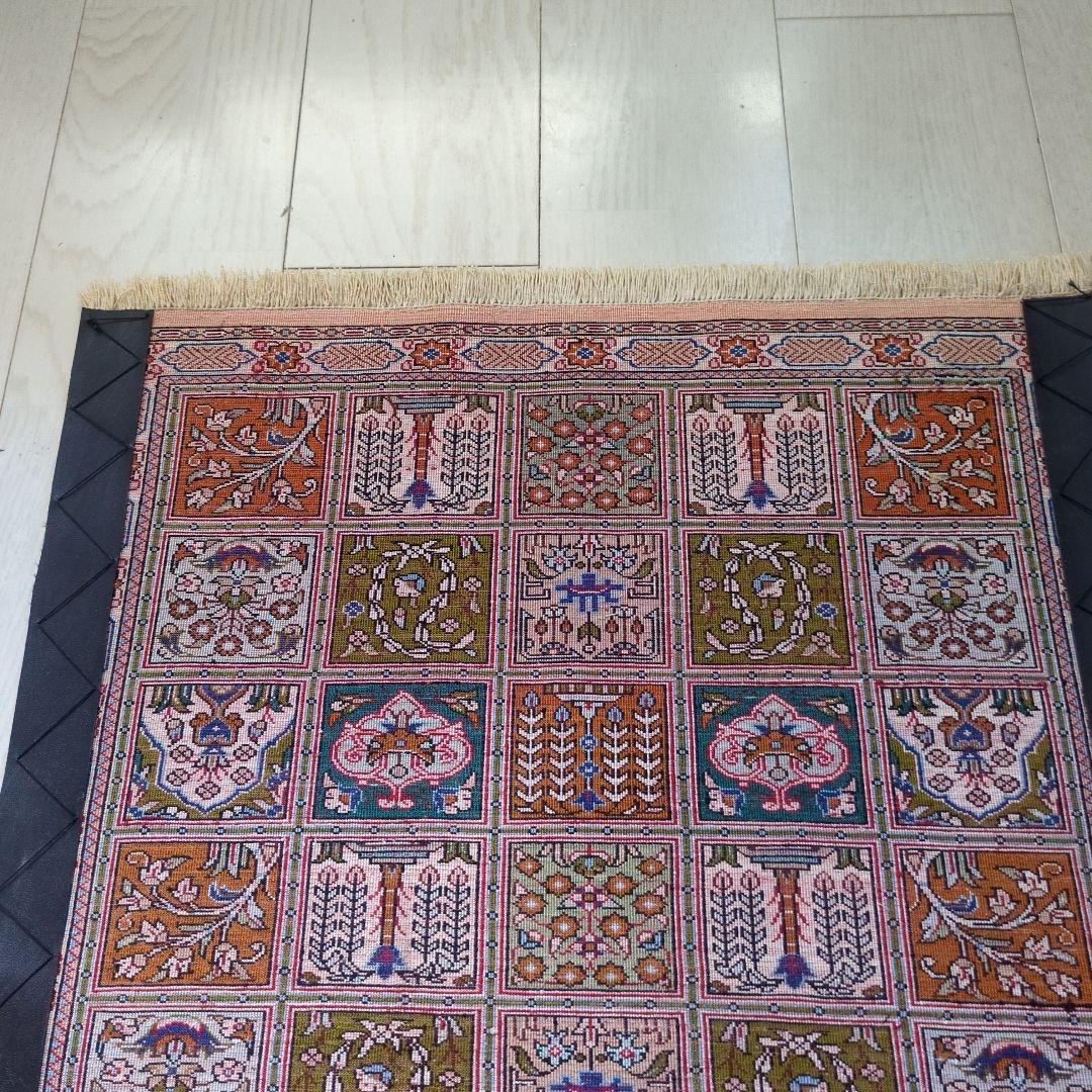 太郎　ペルシャ絨毯　花柄と幾何学模様のラグ　ラグ　玄関マット