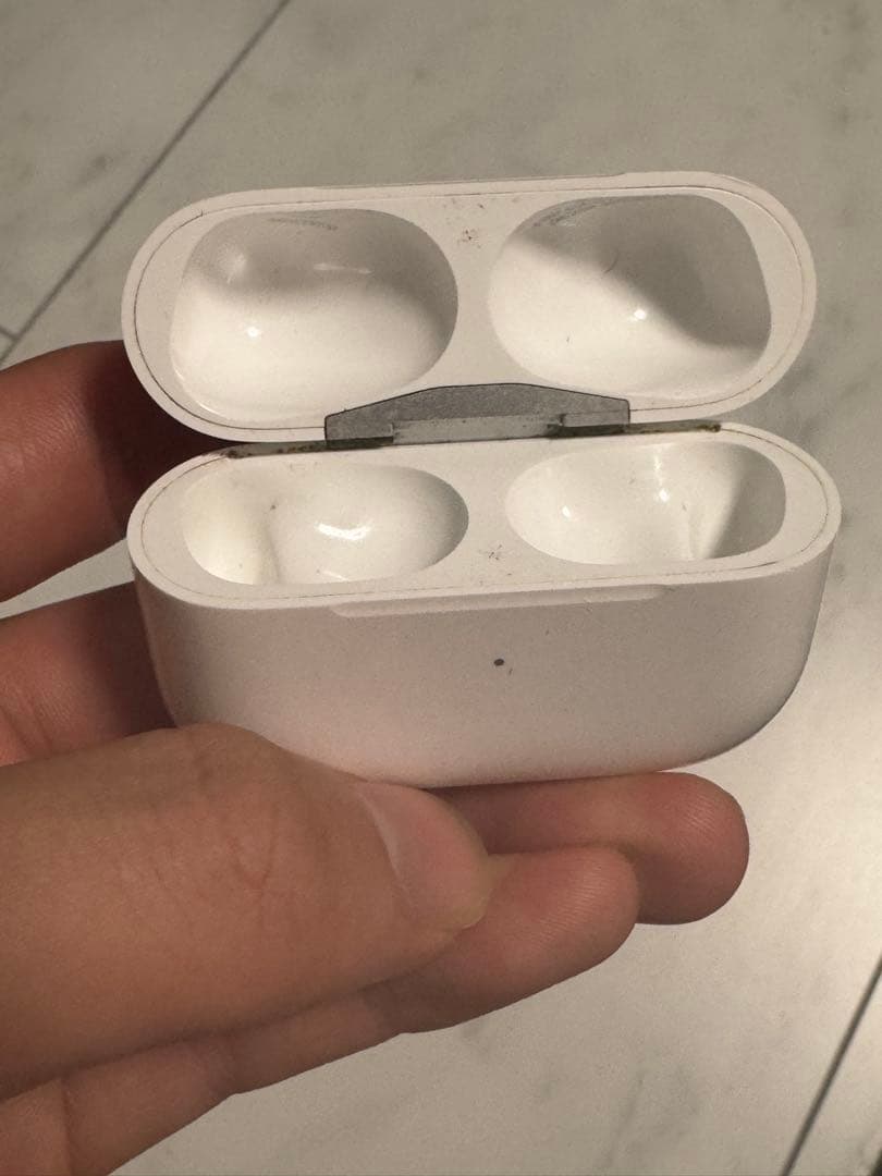 AirPods pro 第二世代　本体 ホワイト 充電ケース付き