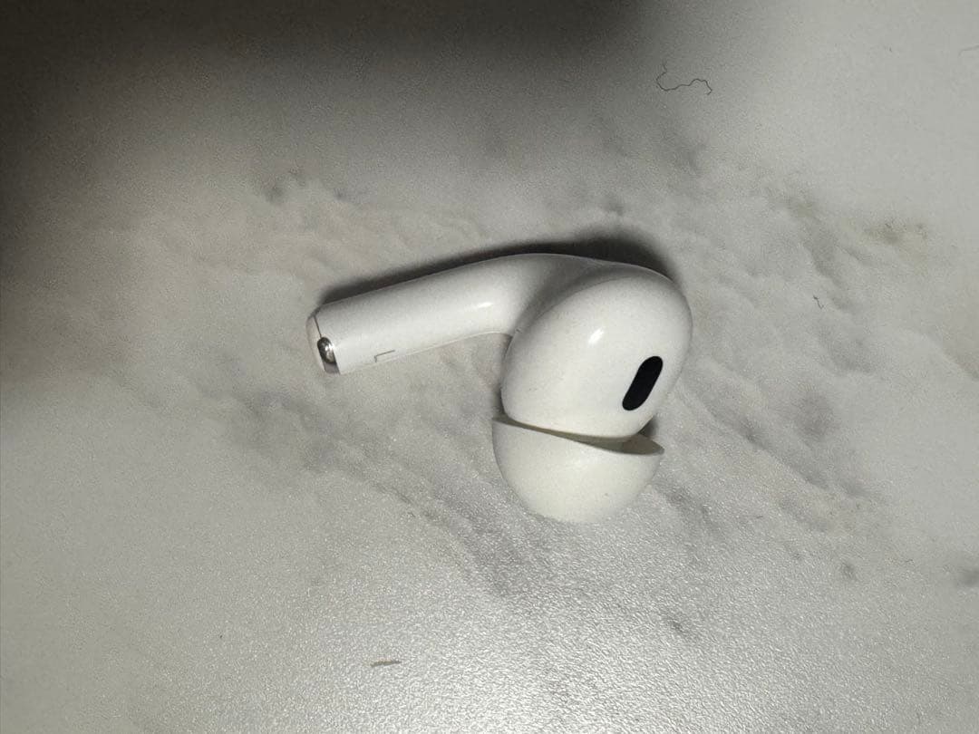 AirPods pro 第二世代　本体 ホワイト 充電ケース付き