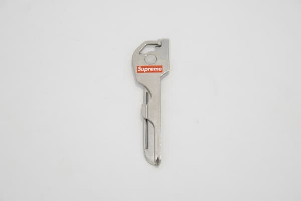 小物 Supreme x Swiss Teck Utili Key