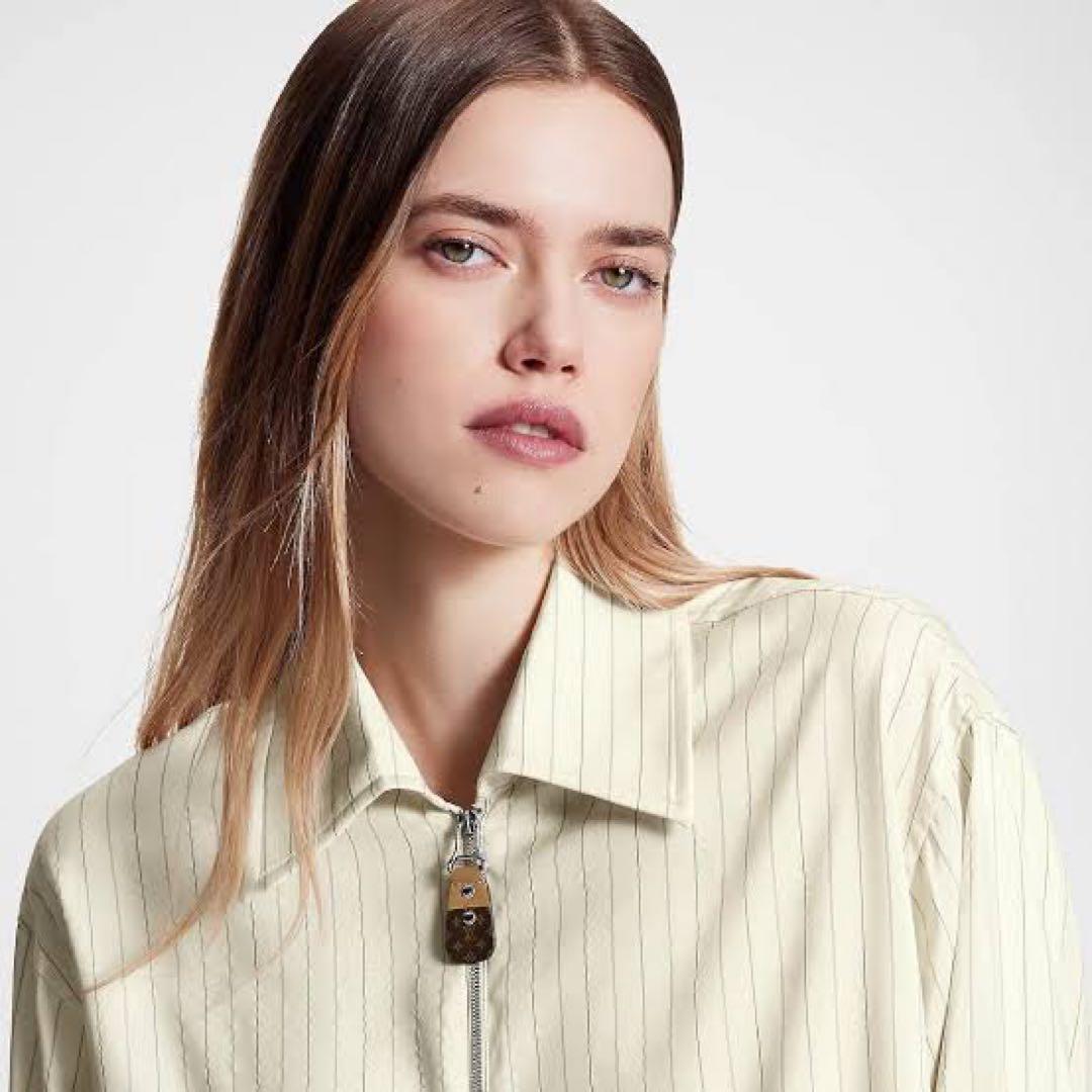 広瀬すず着用 Louis Vuitton ピンストライプシャツ