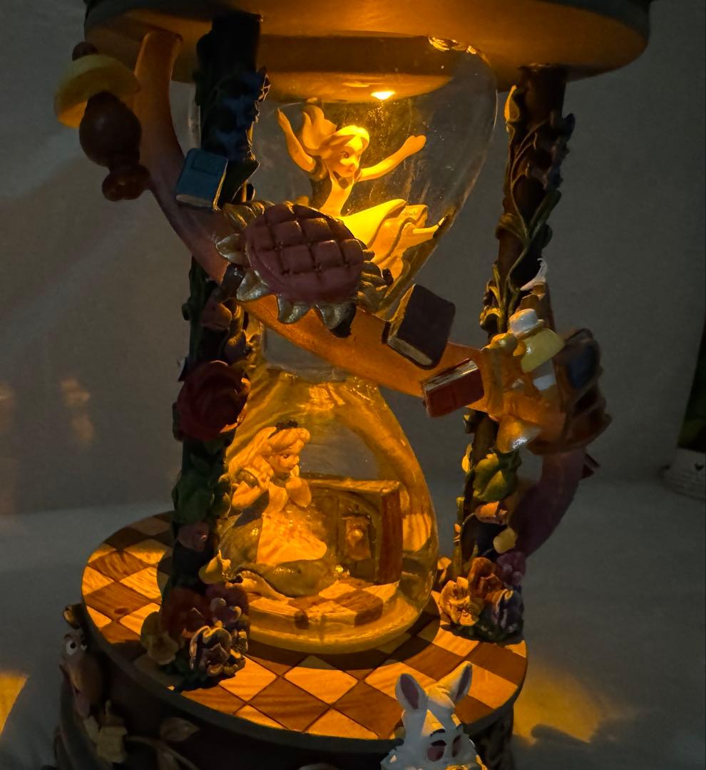 ディズニー 不思議の国のアリス 砂時計型ライトアップ オルゴール付スノーグローブ