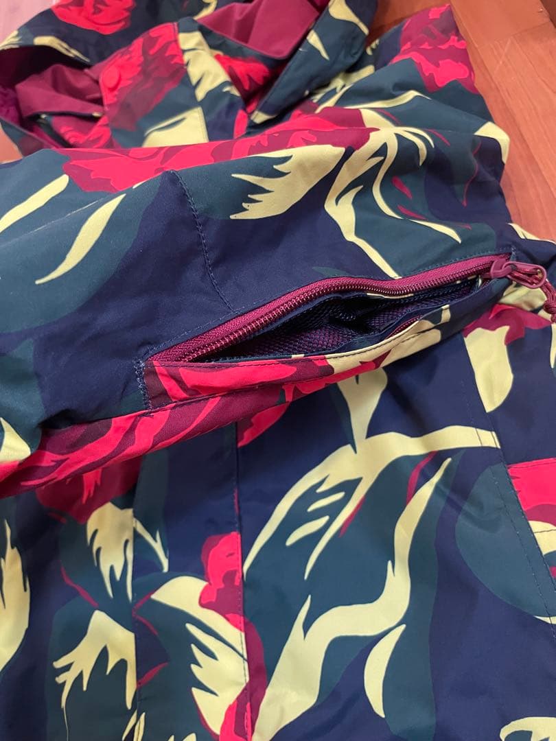 新品・未使用品・Mサイズ・スノボ・BURTON 花柄 フード付きジャケット