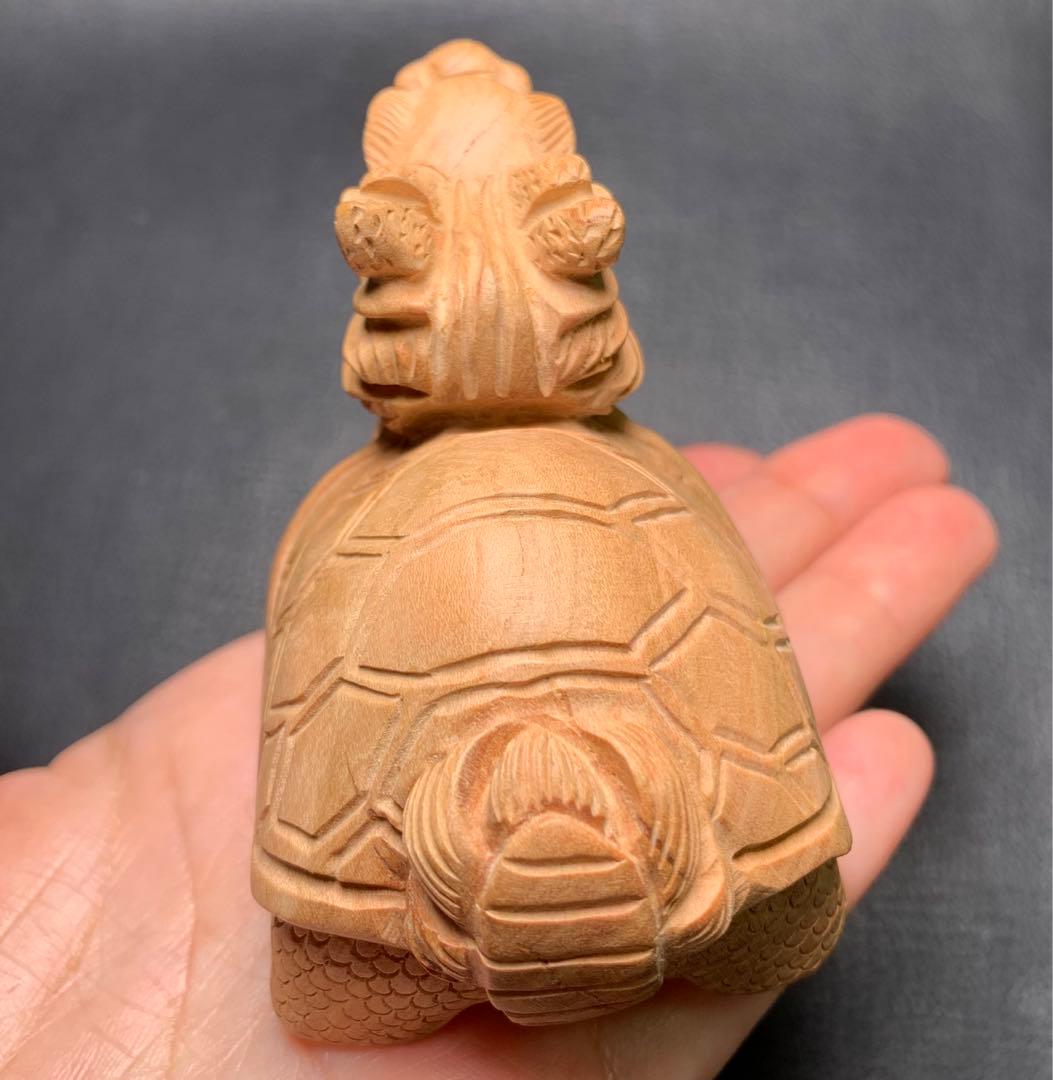 030871　桃の木素材　龍亀　手彫り　約45*75ミリ