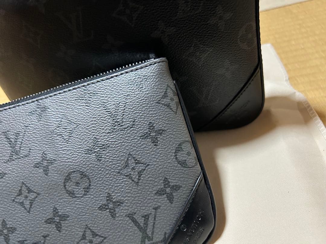 Ｌ.V のトリオ・メッセンジャーバッグ