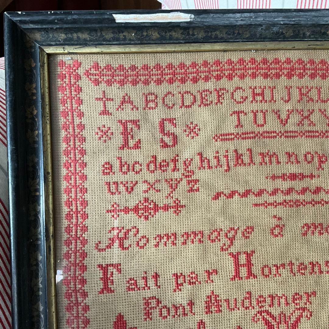 刺繍 フランス アンティーク サンプラー フレーム 1882年 ガラス入り 額装