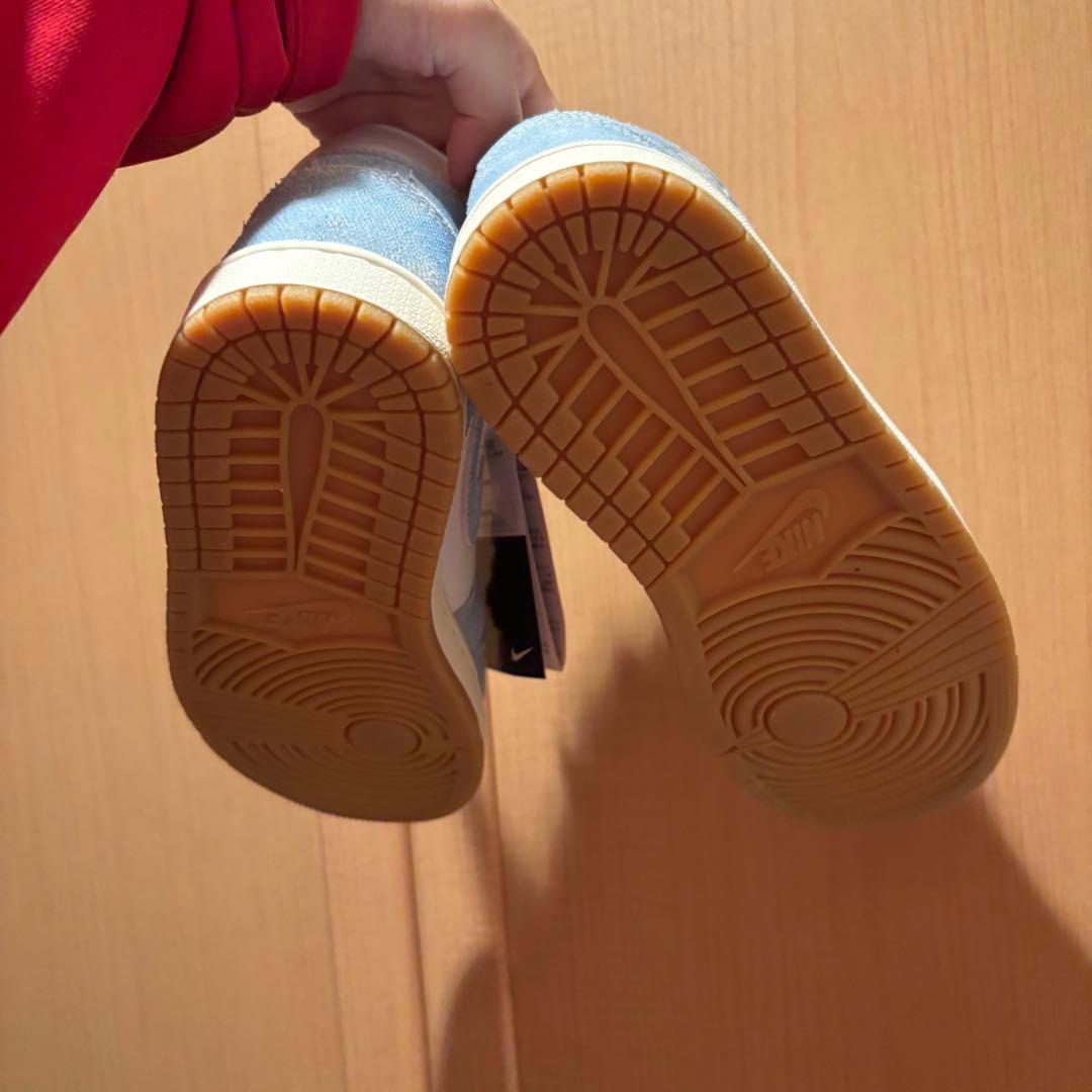 ジョーダン ブランド ウィメンズ エア ジョーダン 1 MID SE /