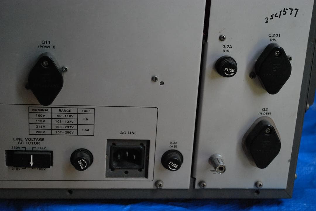 シバソク放送業務用モニターCMM14-7中古ジャンク品の出品です。