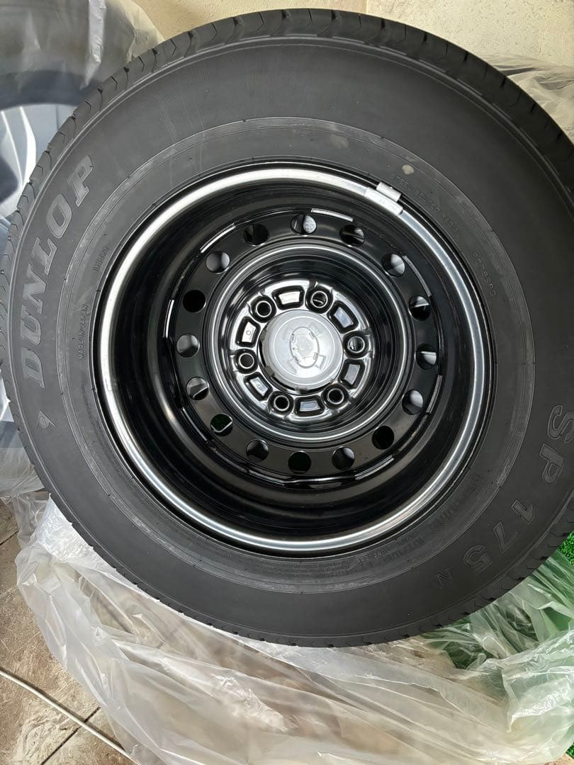 ハイエース 純正 タイヤ・ホイールセット