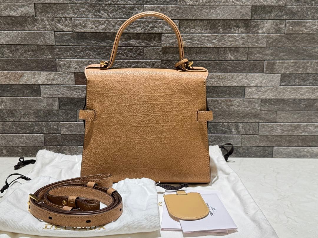 【美品】【安心鑑定】デルヴォー タンペートPM クリスピーカーフ ベジタル