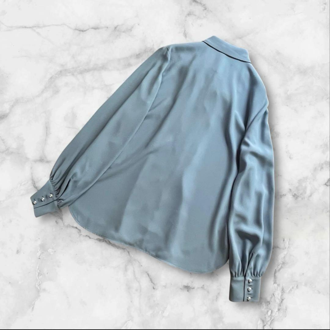 新品✨ルル ウィルビー　バックサテンジョーゼット　フリルブラウス　パールボタン