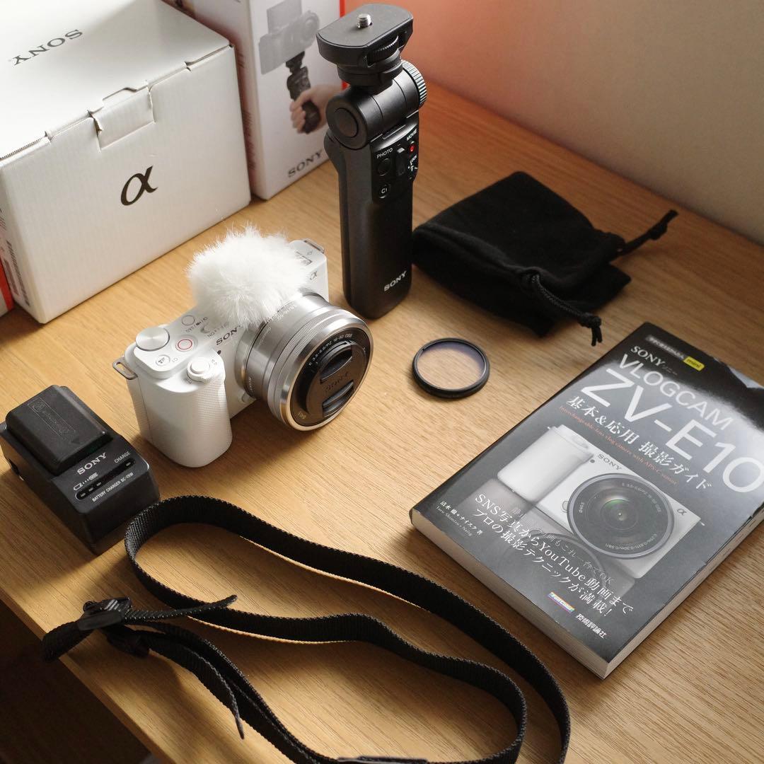 【極美品】SONY ZV-E10 レンズキット、グリップ、バッテリー、おまけ付き